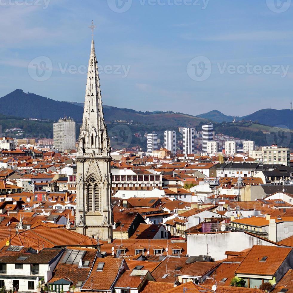 vista da cidade de bilbao espanha foto