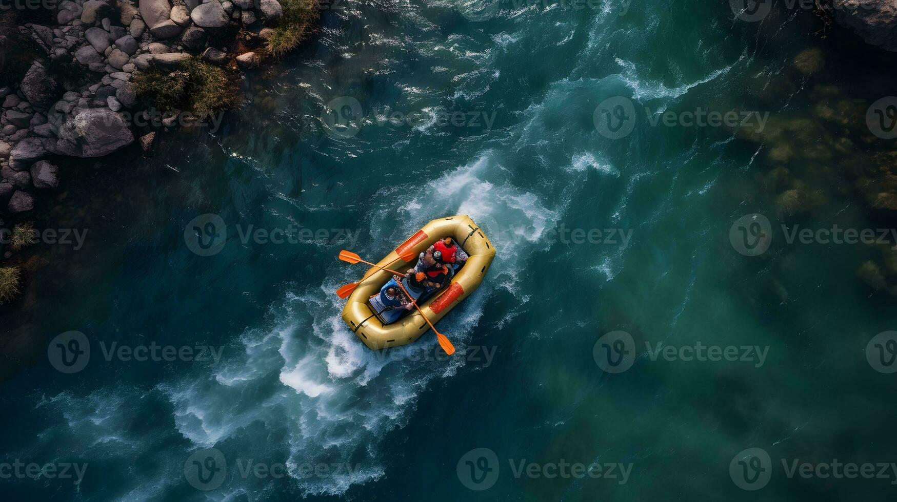 aéreo topo Visão extremo esporte caiaque velas montanha rio com Sol claro. rafting, água Branca caiaque. foto