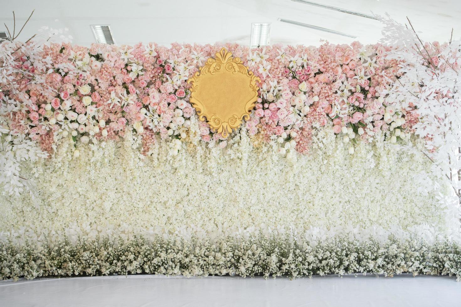 pano de fundo de casamento com flores e decoração de casamento foto