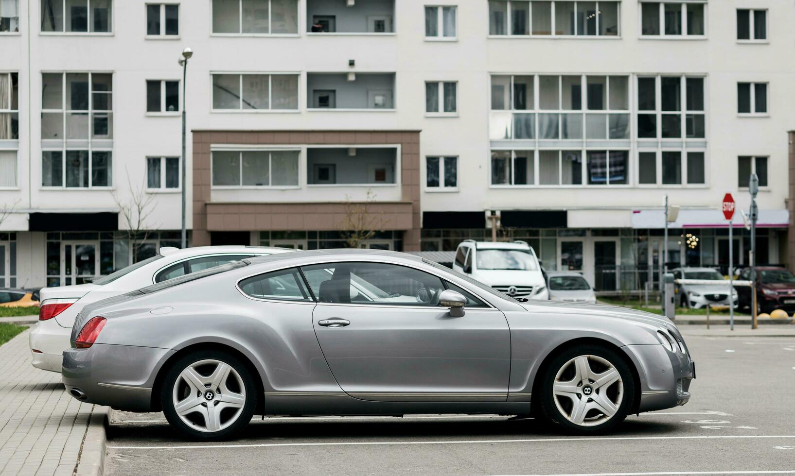 Minsk, bielorrússia, Junho 2023 - Bentley continental gt foto