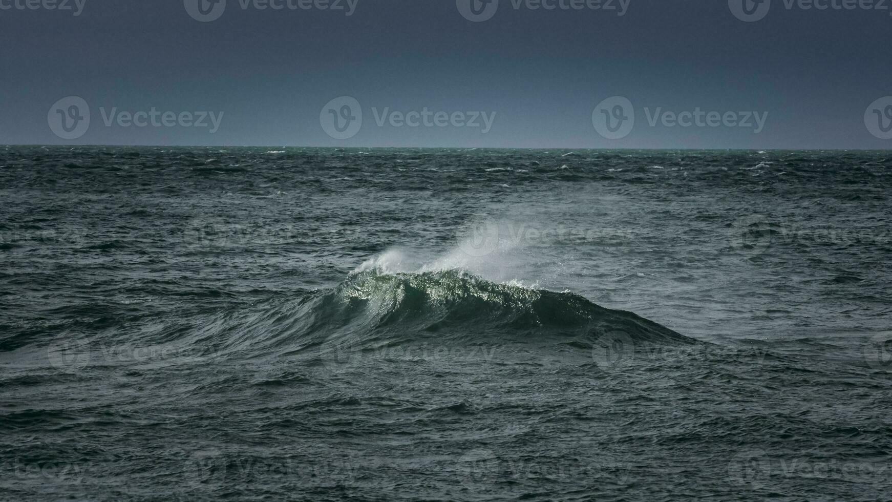 ondas dentro a oceano, patagônia foto