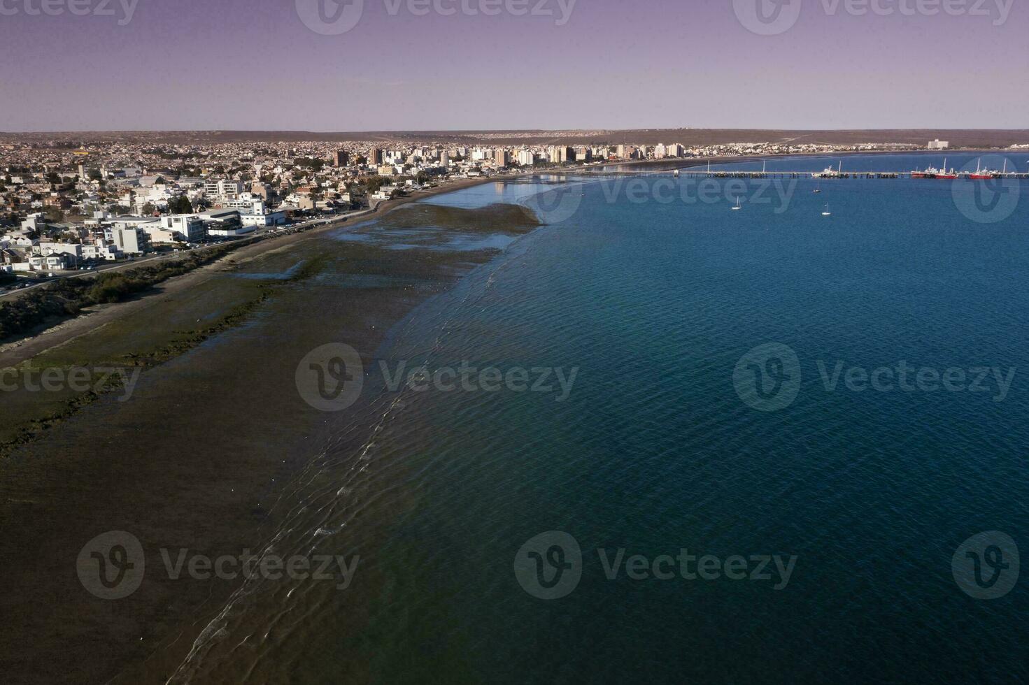 porto madryn cidade, Entrada portal para a Península valdes natural reserva, mundo herança site, Patagônia, Argentina. foto