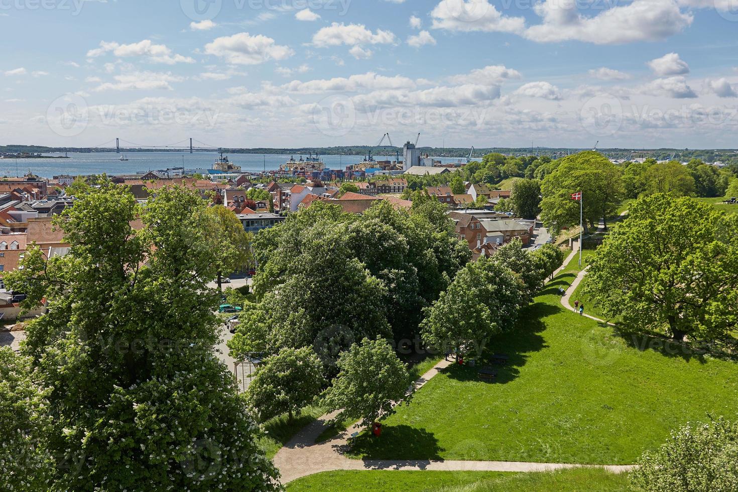 vista da cidade fredericia na dinamarca foto