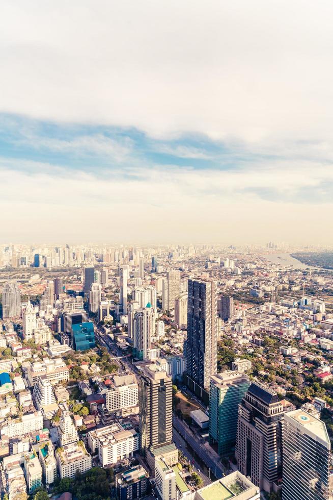 bela vista da cidade com arquitetura e construção em bangkok, tailândia foto