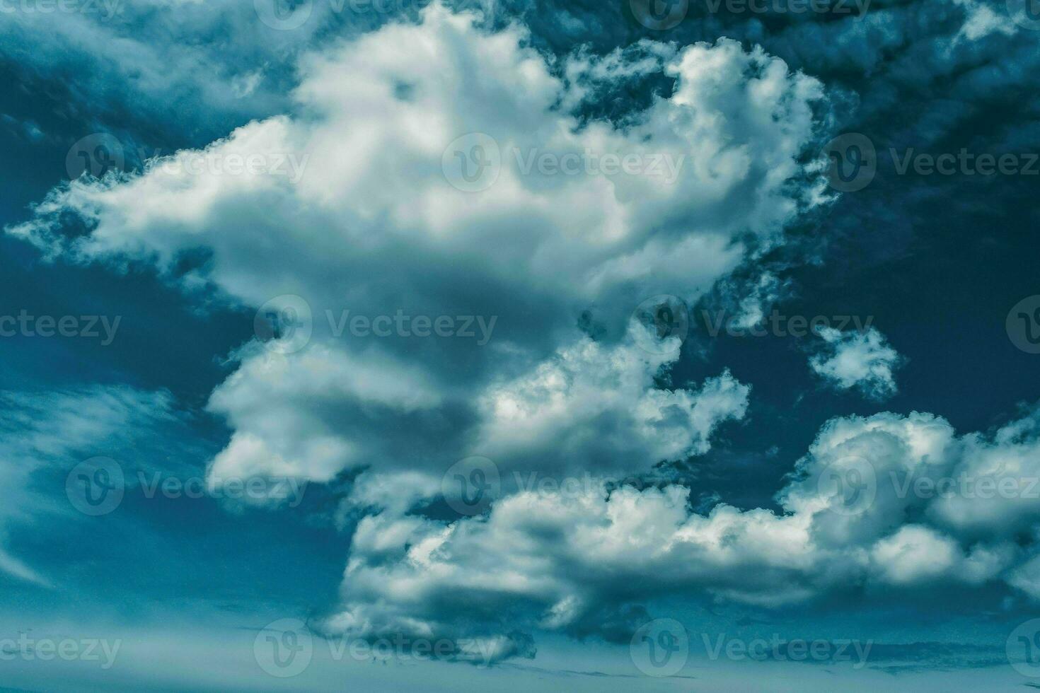 lindo Visão do a terra e céu - surpreendente céu com nuvens foto