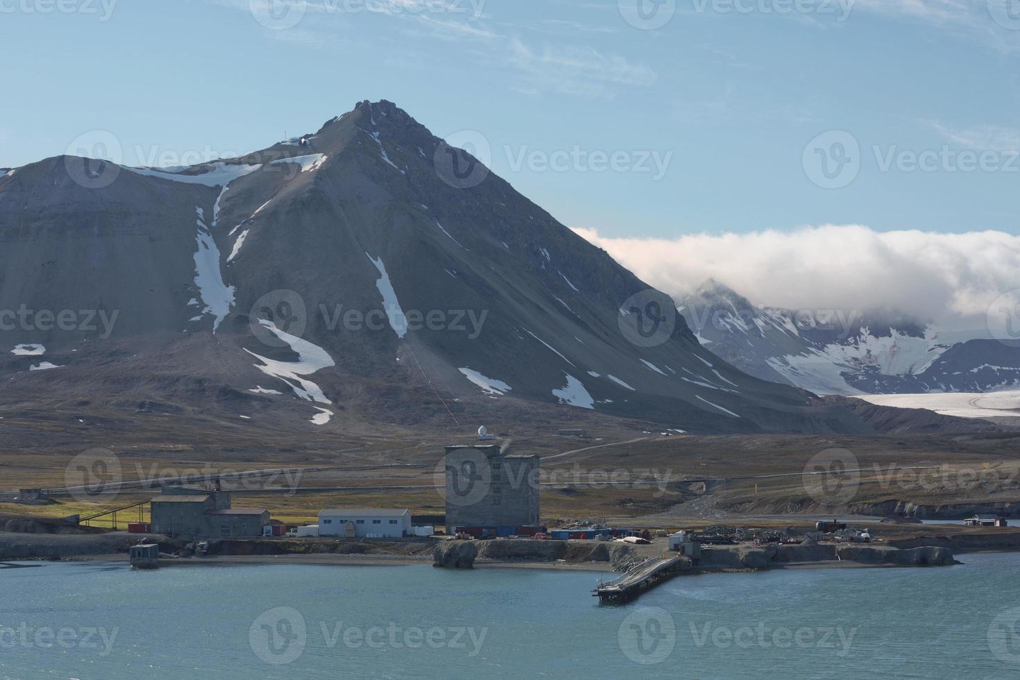 a cidade de ny alesund em svalbard, noruega foto