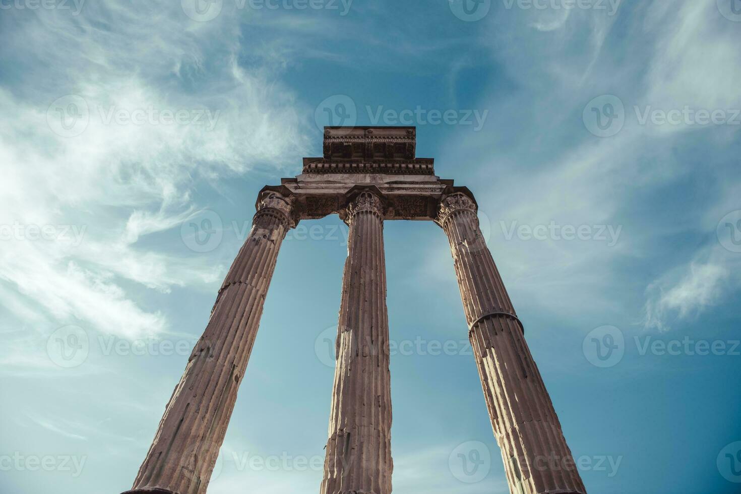 romano colunas dentro a panteão. foto