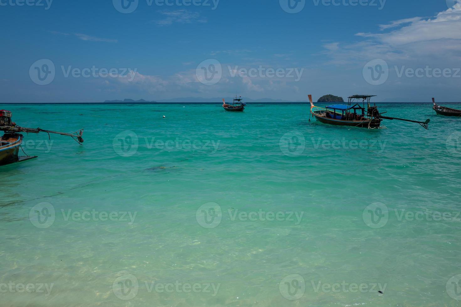 a praia do nascer do sol koh lipe na tailândia foto