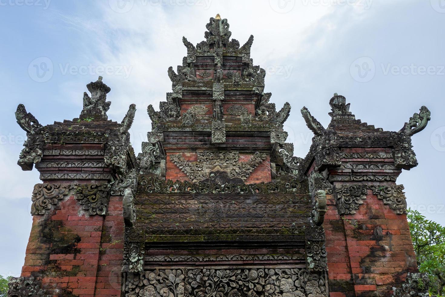 o templo batuan em bali foto