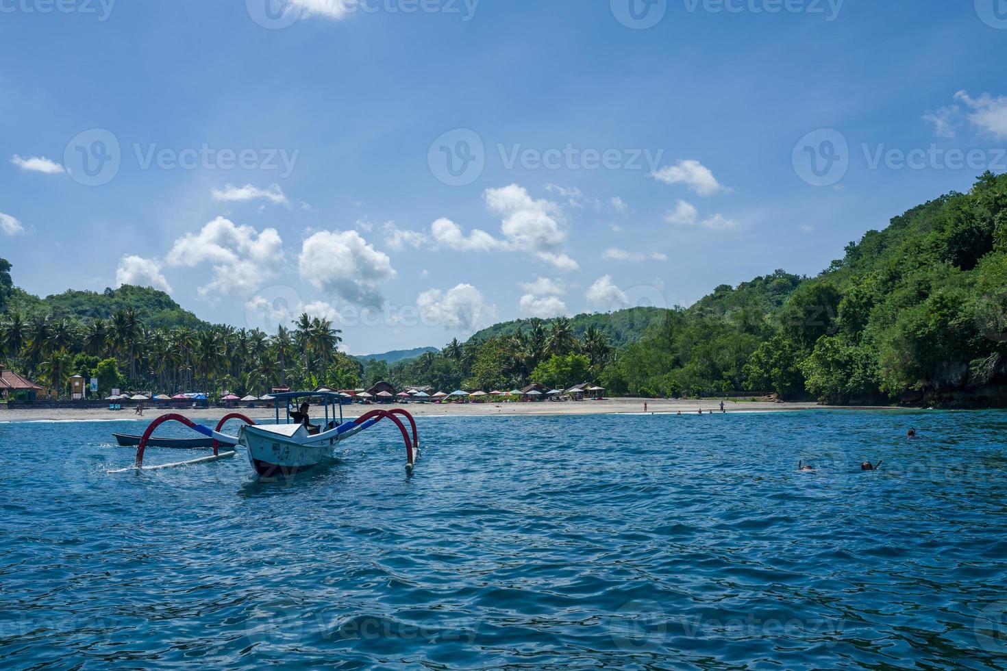 a ilha nusa penida na indonésia foto