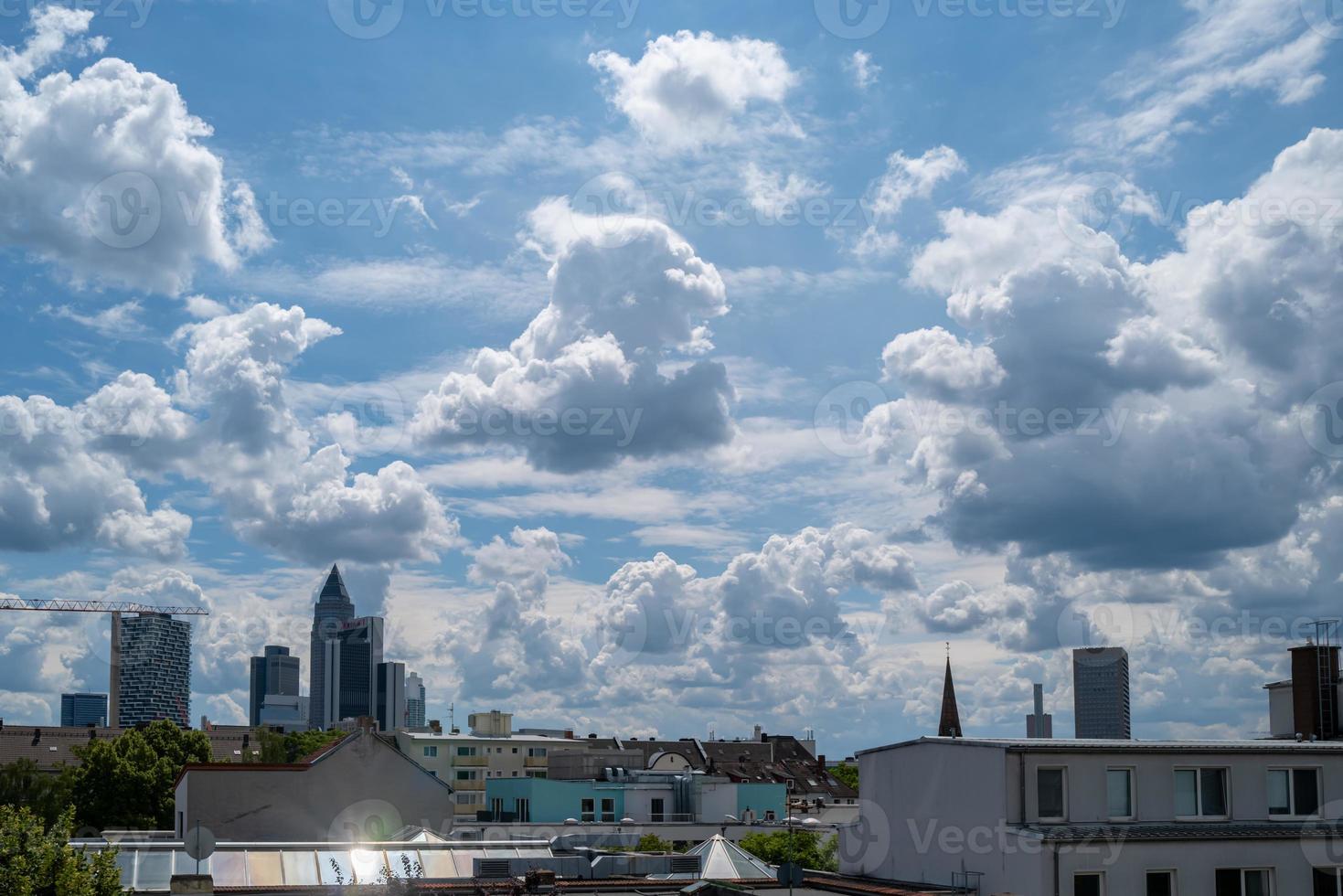 um horizonte dramático em Frankfurt, na Alemanha foto