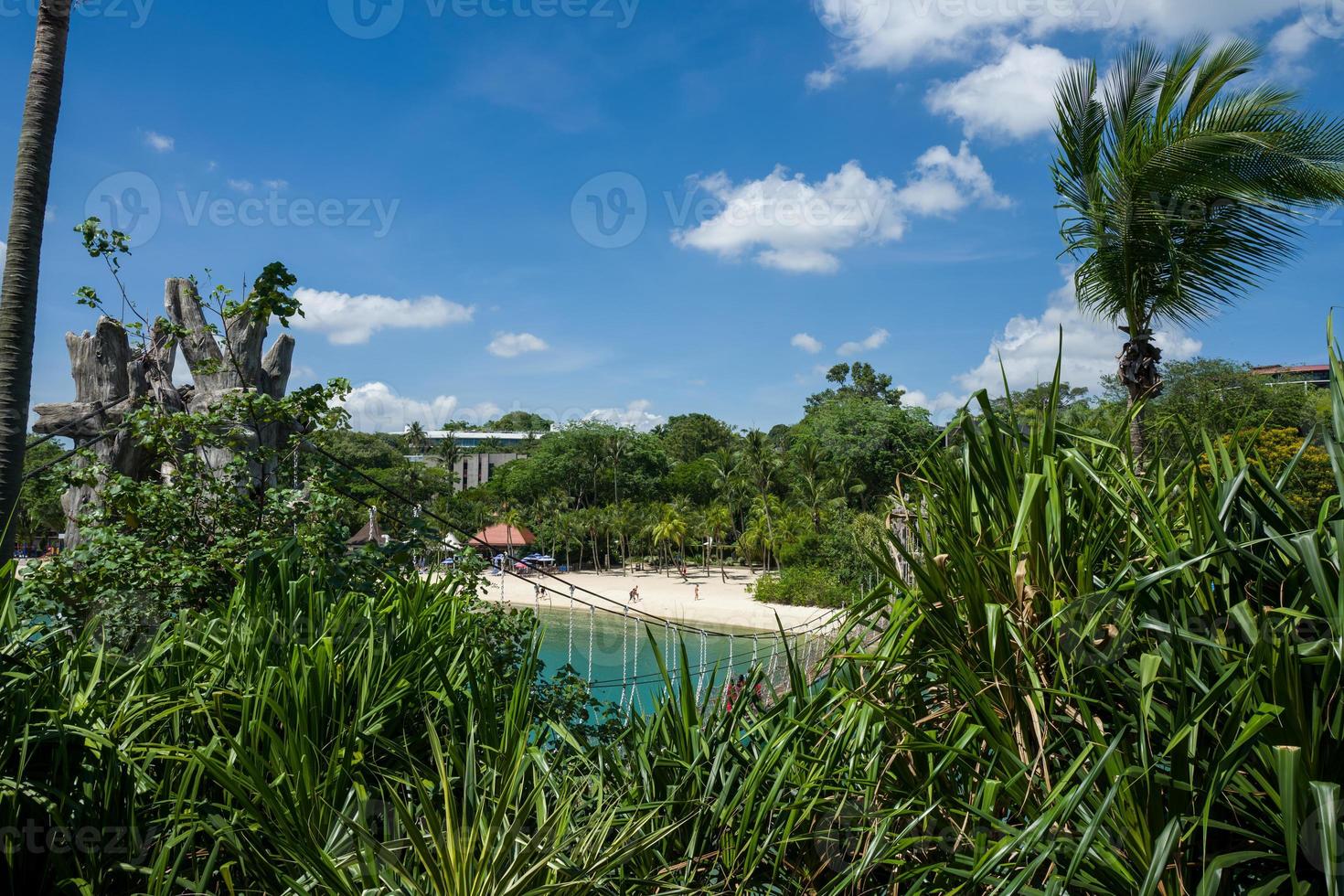 a praia de sentosa em cingapura foto
