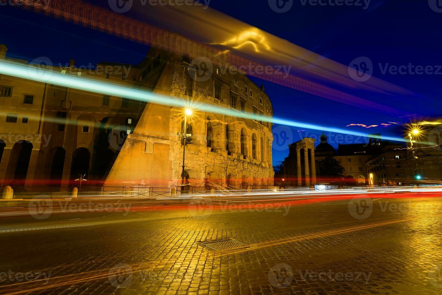 Coliseu crepúsculo, Itália foto