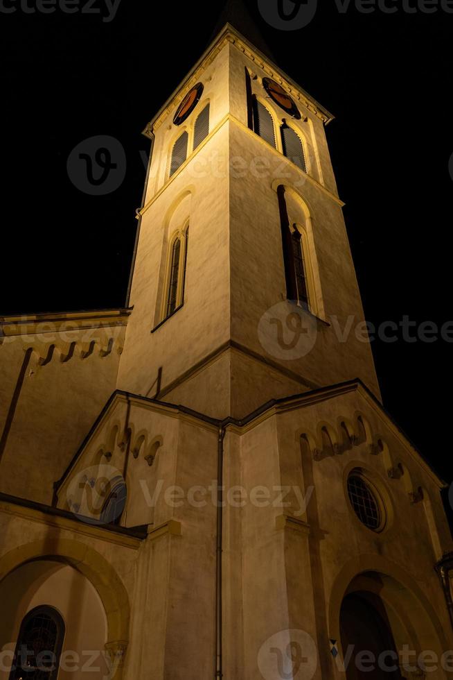 igreja em boppard à noite foto