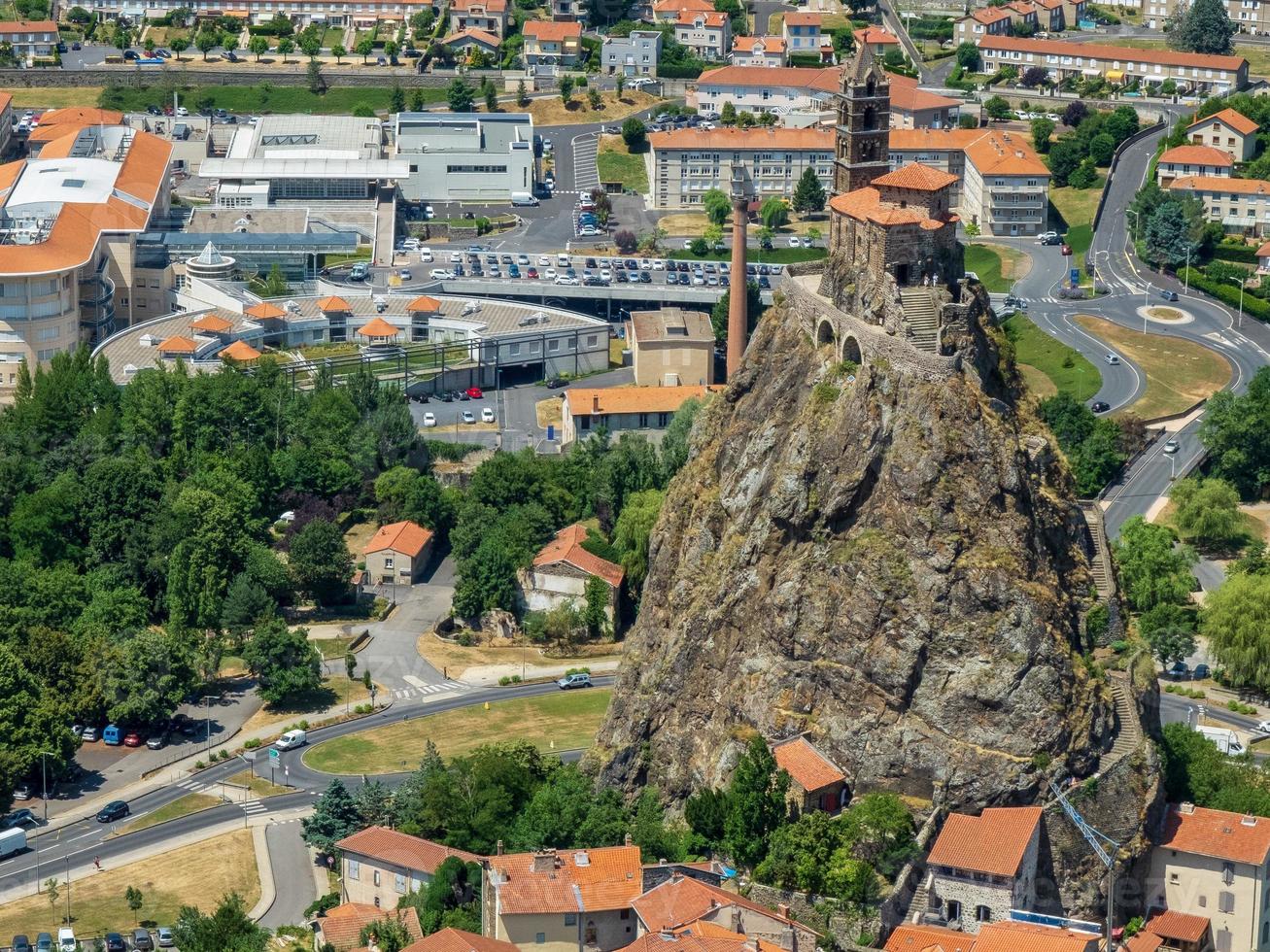 rocher saintmichel daiguilhe puyenvelay hauteloire frança foto