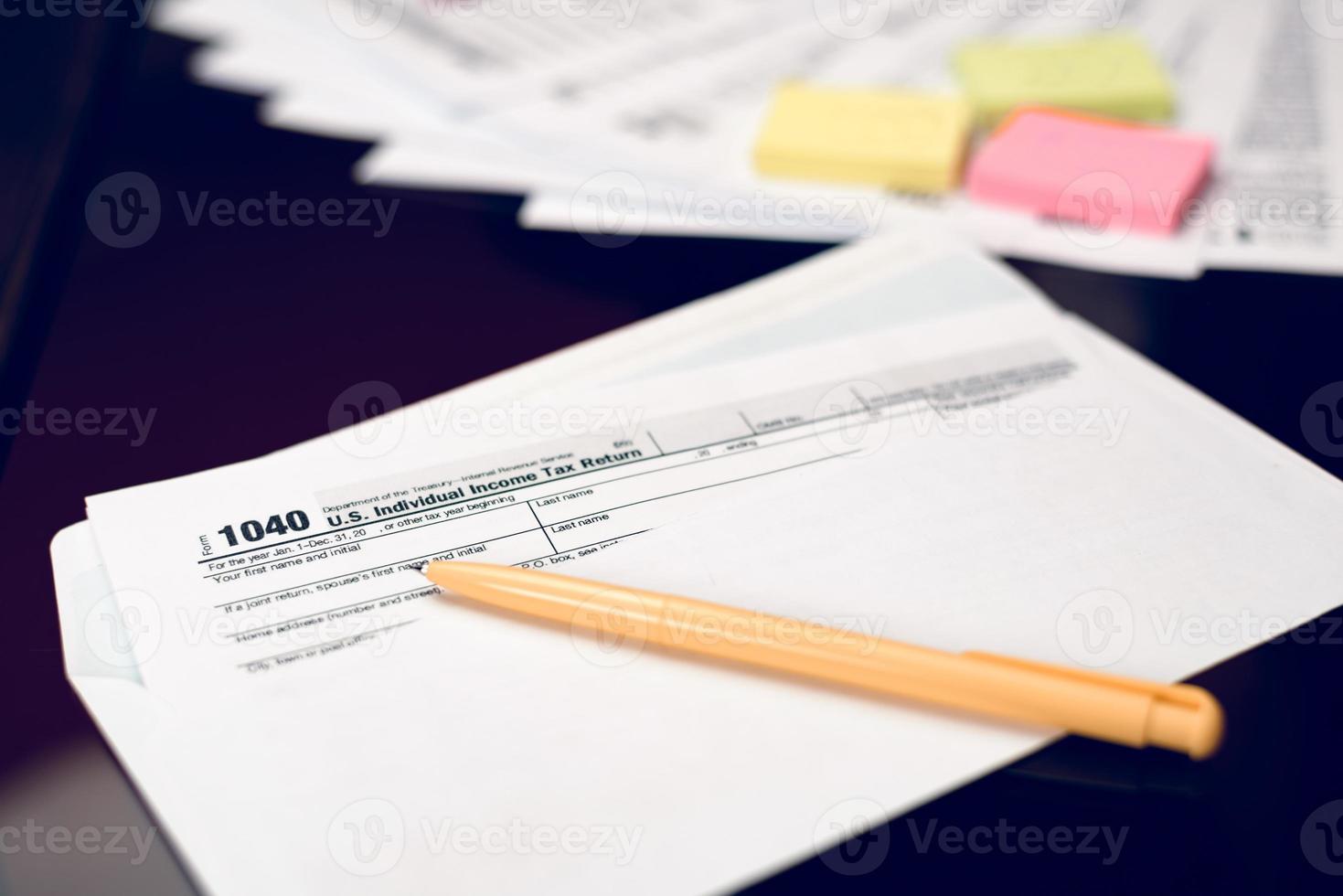 formulário 1040 formulário de declaração de imposto de renda de pessoa física. formulários fiscais dos estados unidos. formulários fiscais em branco americanos. hora do imposto. foto
