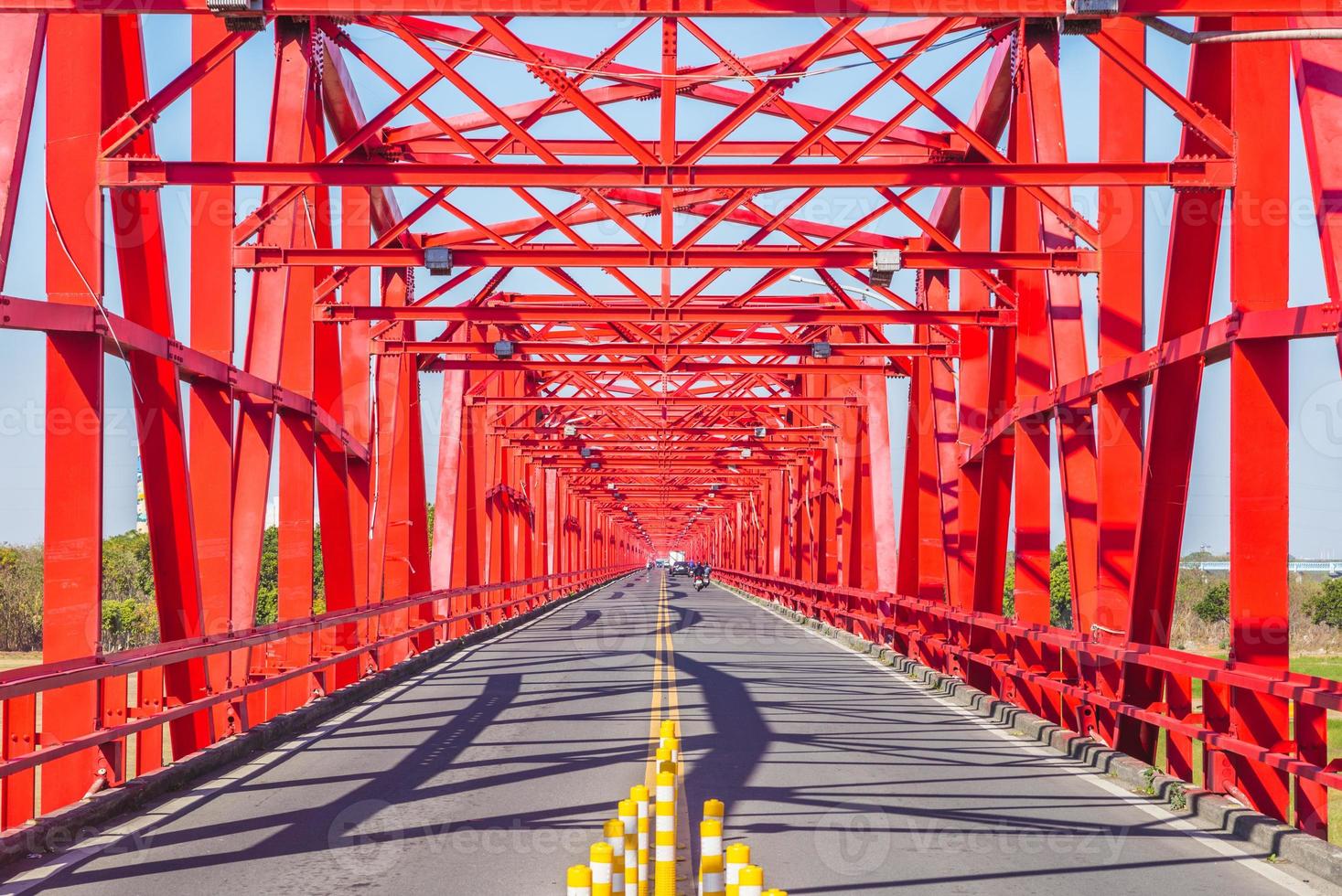 ponte histórica de aço no município de xiluo em yunlin, taiwan foto