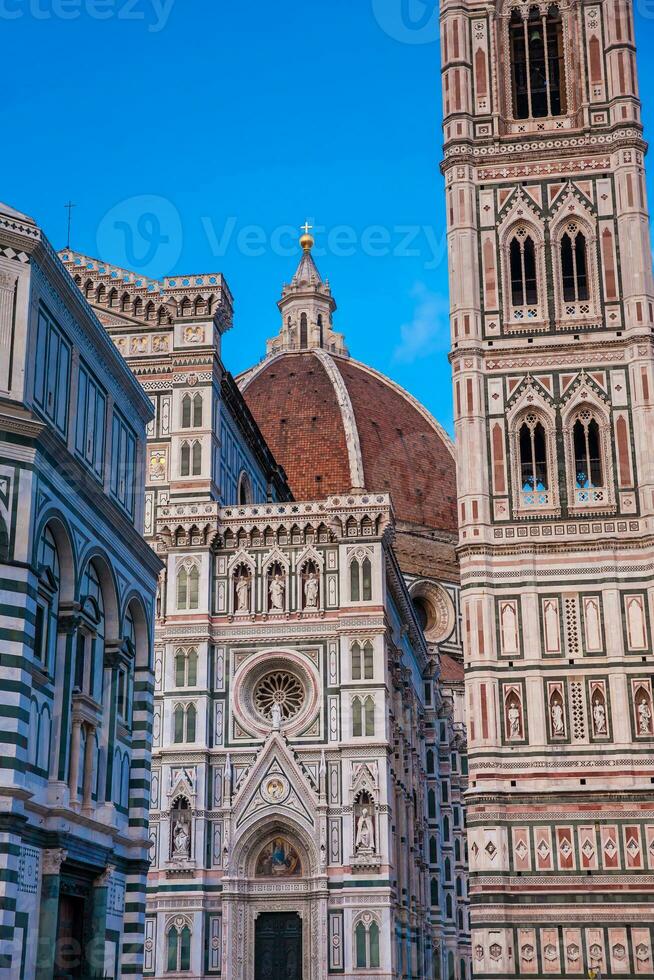 a crepúsculo cai sobre a Batistério do st John, giotto campanário e Florença catedral consagrado dentro 1436 foto