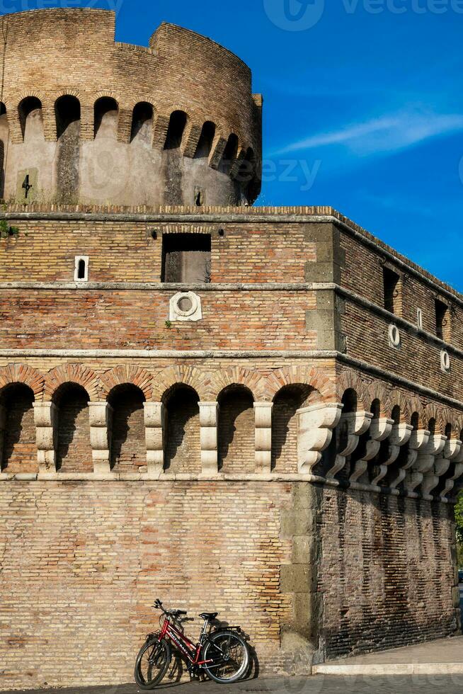 a lindo mausoléu do hadriano Além disso chamado sant angelo castelo construído em a ano 139 de Anúncios foto