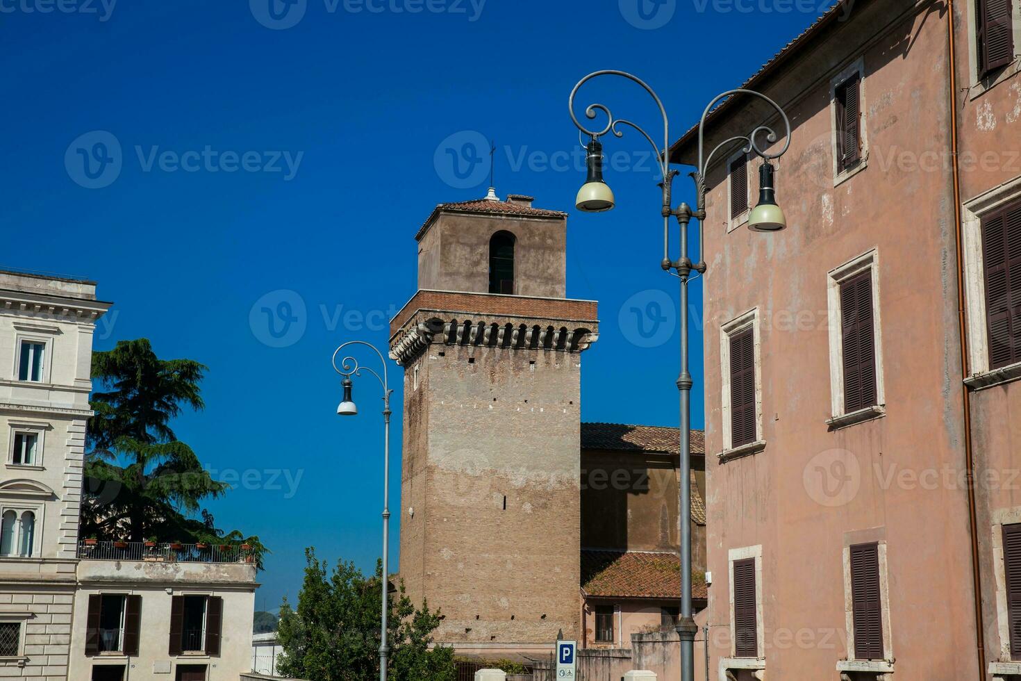 a famoso Bórgia torre contra uma lindo azul céu dentro Roma foto