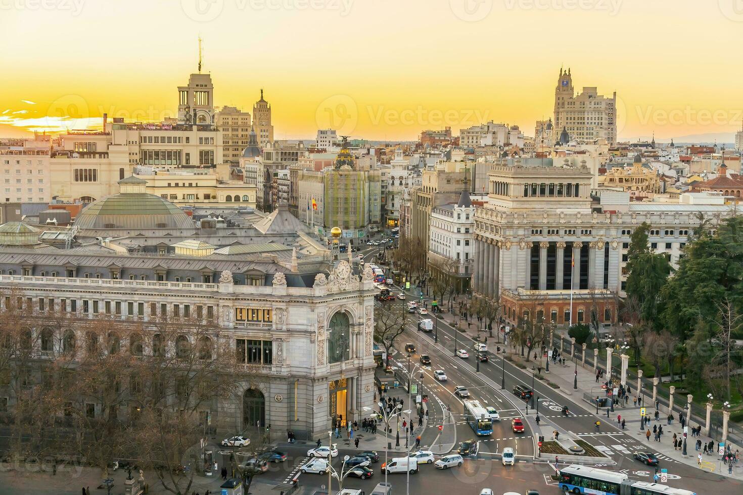 da espanha metrópole às pôr do sol, mostrando a madri Horizonte foto