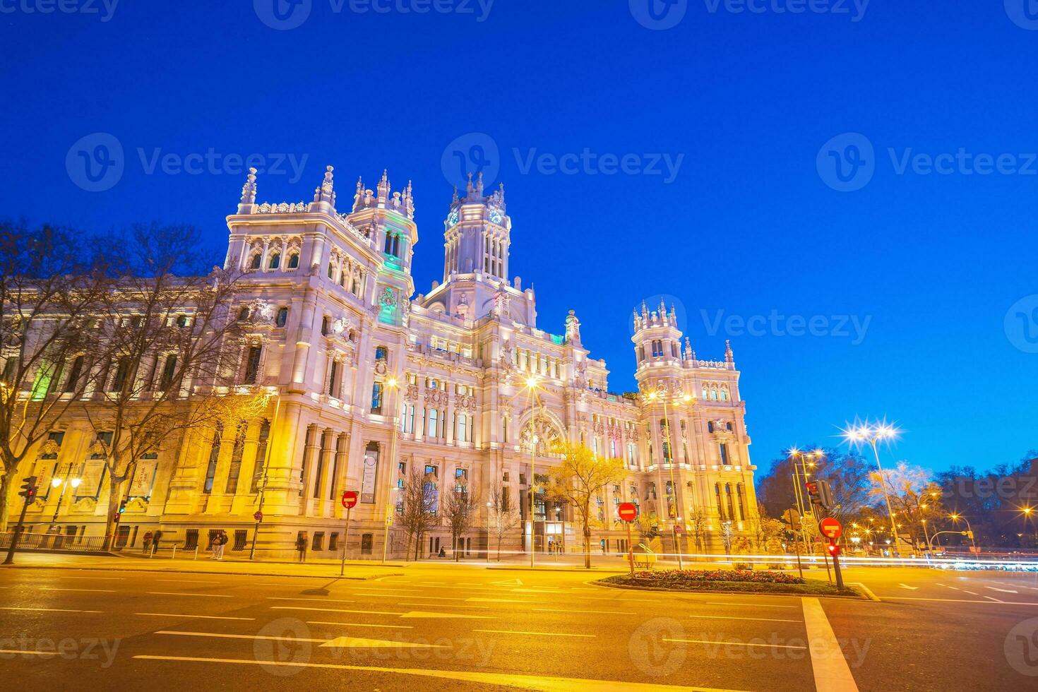 da espanha metrópole às pôr do sol, mostrando a madri Horizonte foto