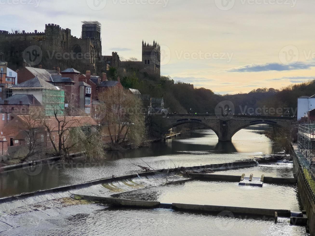 Durham Castle, Cathedral e Framwellgate Bridge Over River Wear, Reino Unido foto