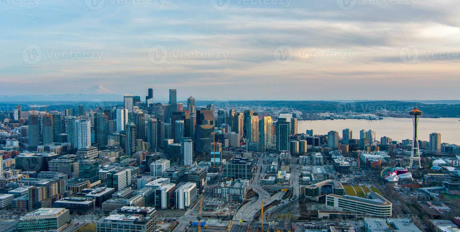 Seattle, Washington Horizonte às pôr do sol foto