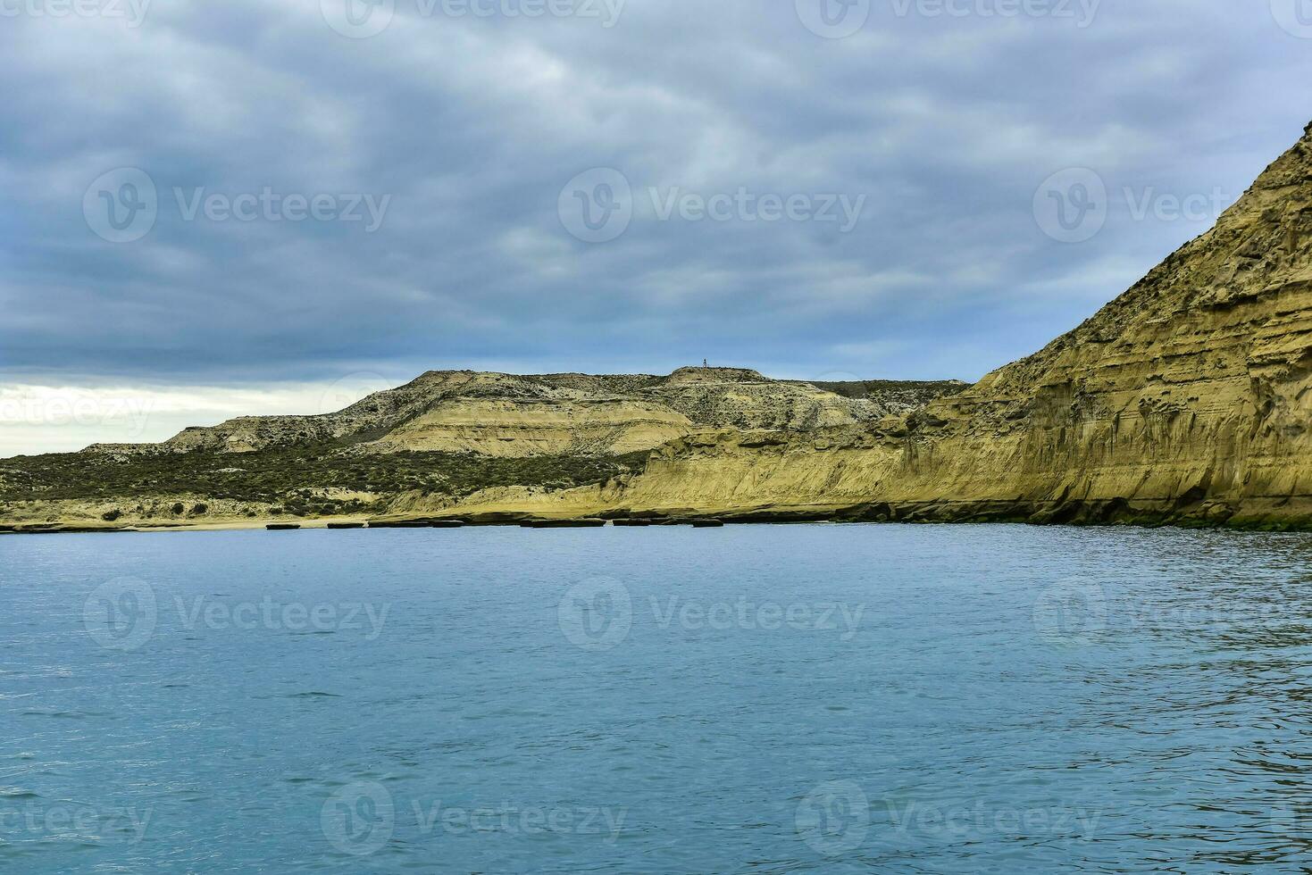 costeiro panorama com falésias dentro Península valdes, mundo herança site, patagônia Argentina foto