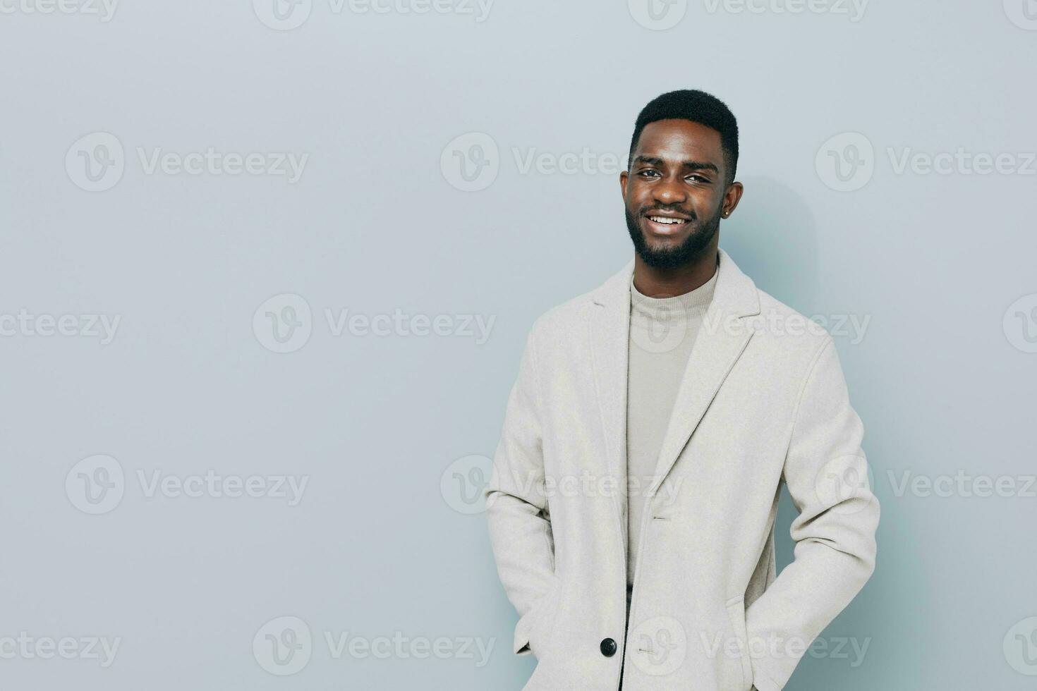 jovem homem africano confiante Preto homem de negocios retrato sorridente emoção americano feliz sorrir foto