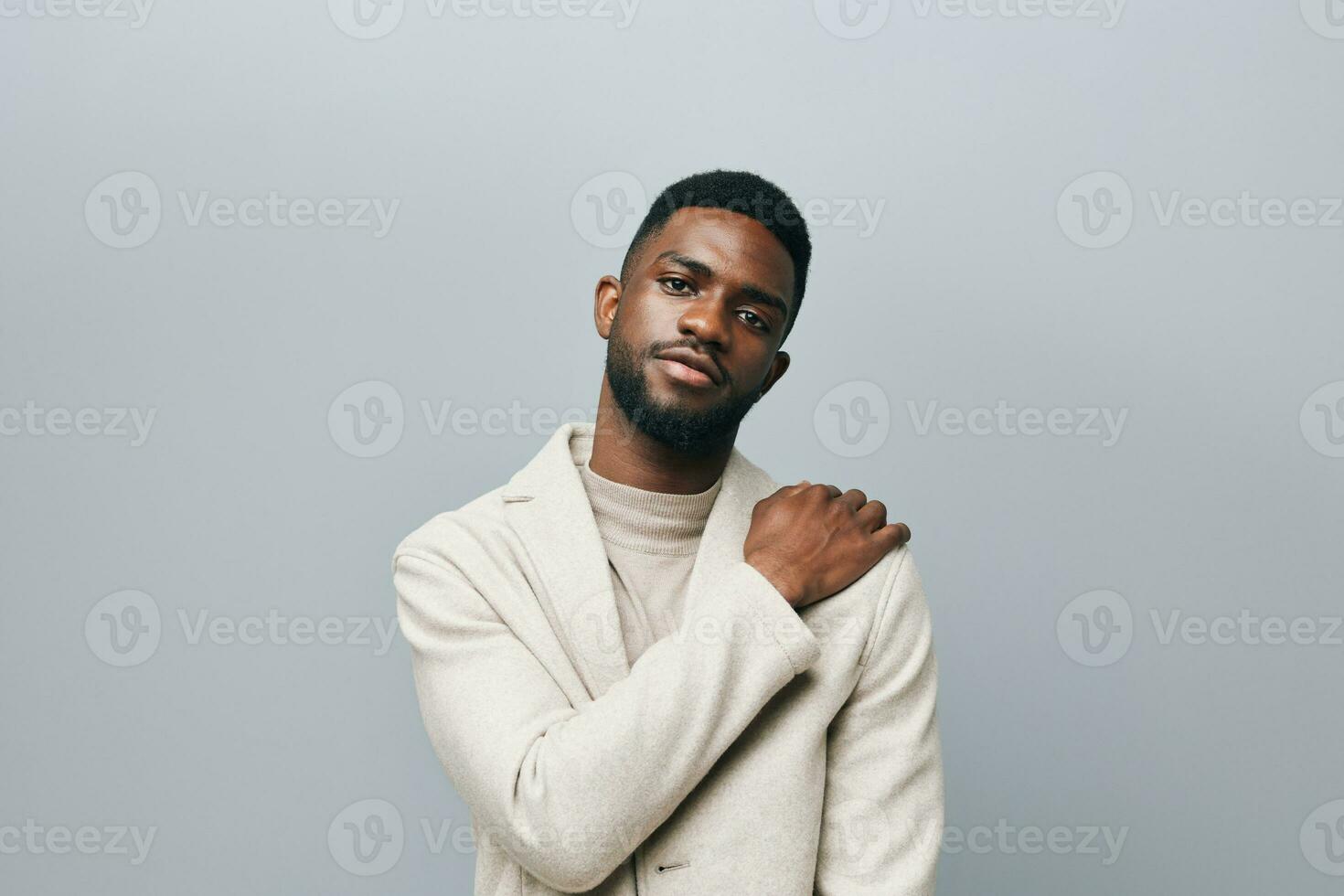 homem confiante feliz casual retrato Preto emoção africano sorrir vestuário jovem americano sorridente foto