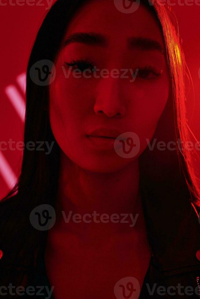 arte mulher luz retrato conceito moda colorida doença néon na moda vermelho foto