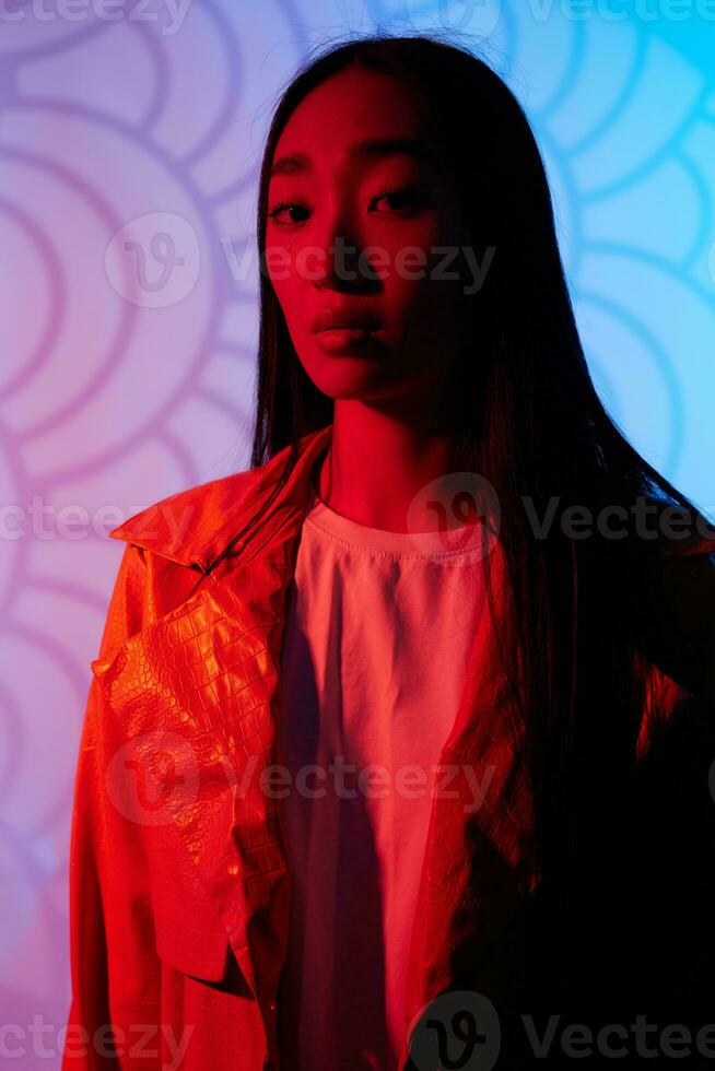 verde mulher colorida fumaça luz retrato roxa néon na moda atraente arte conceito foto