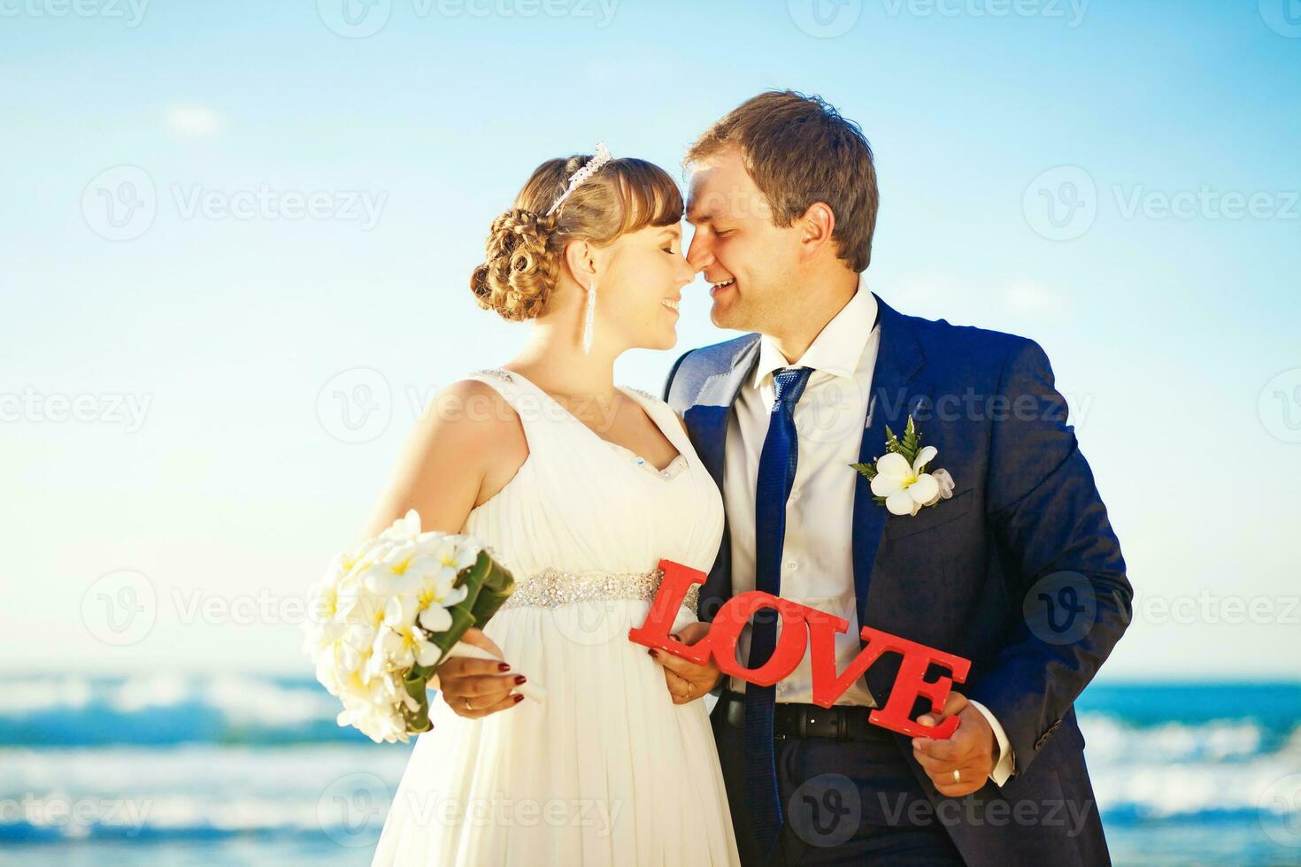 lindo, feliz recentemente casado casal foto