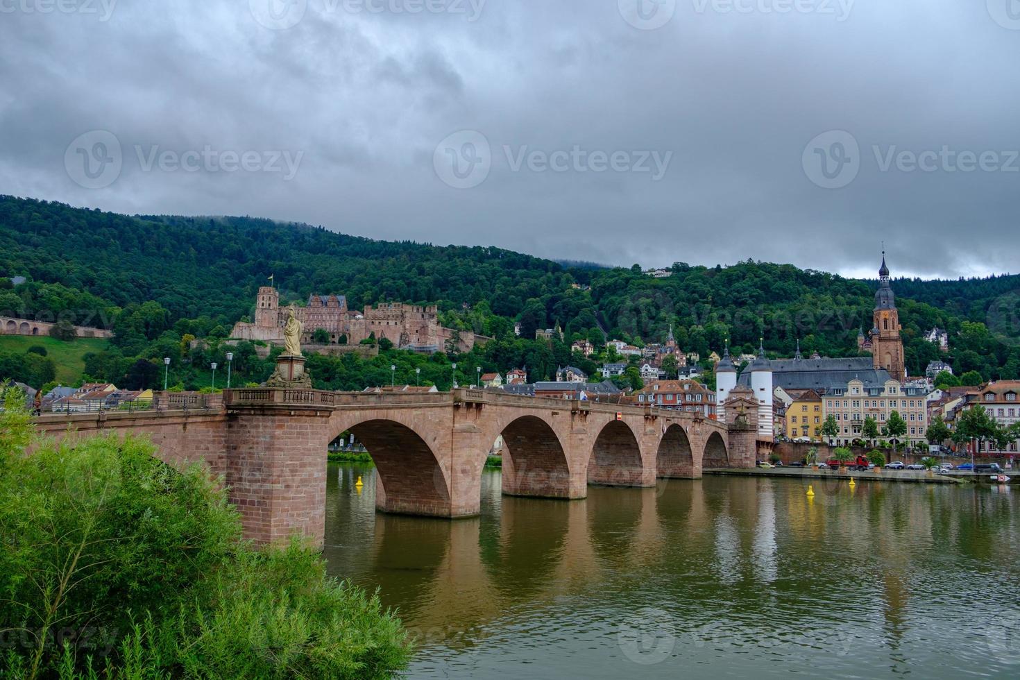 vista da bela cidade medieval de heidelberg, alemanha foto