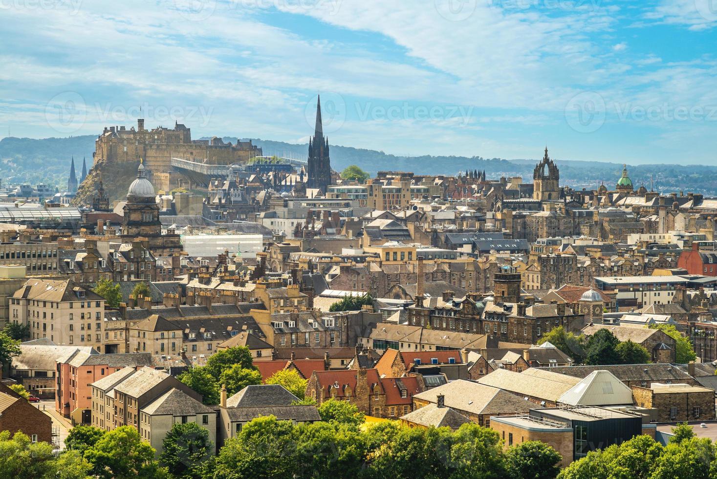 vista sobre edimburgo de arthur seat, escócia, reino unido foto