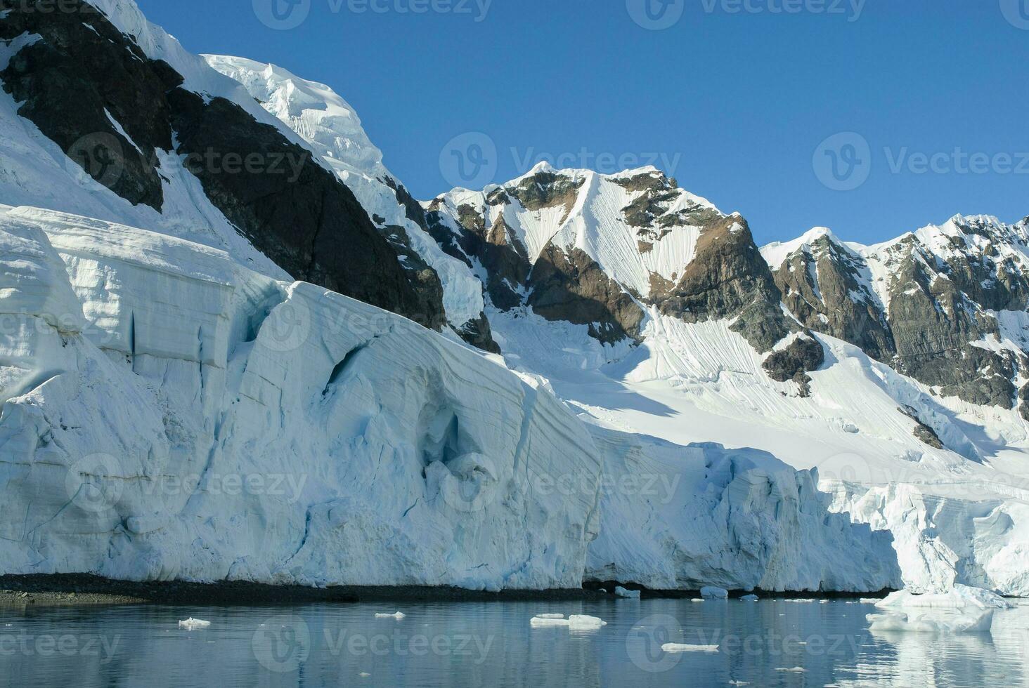 geleira e montanhas paisagem, paraíso baía, antártico Península, antártica.. foto