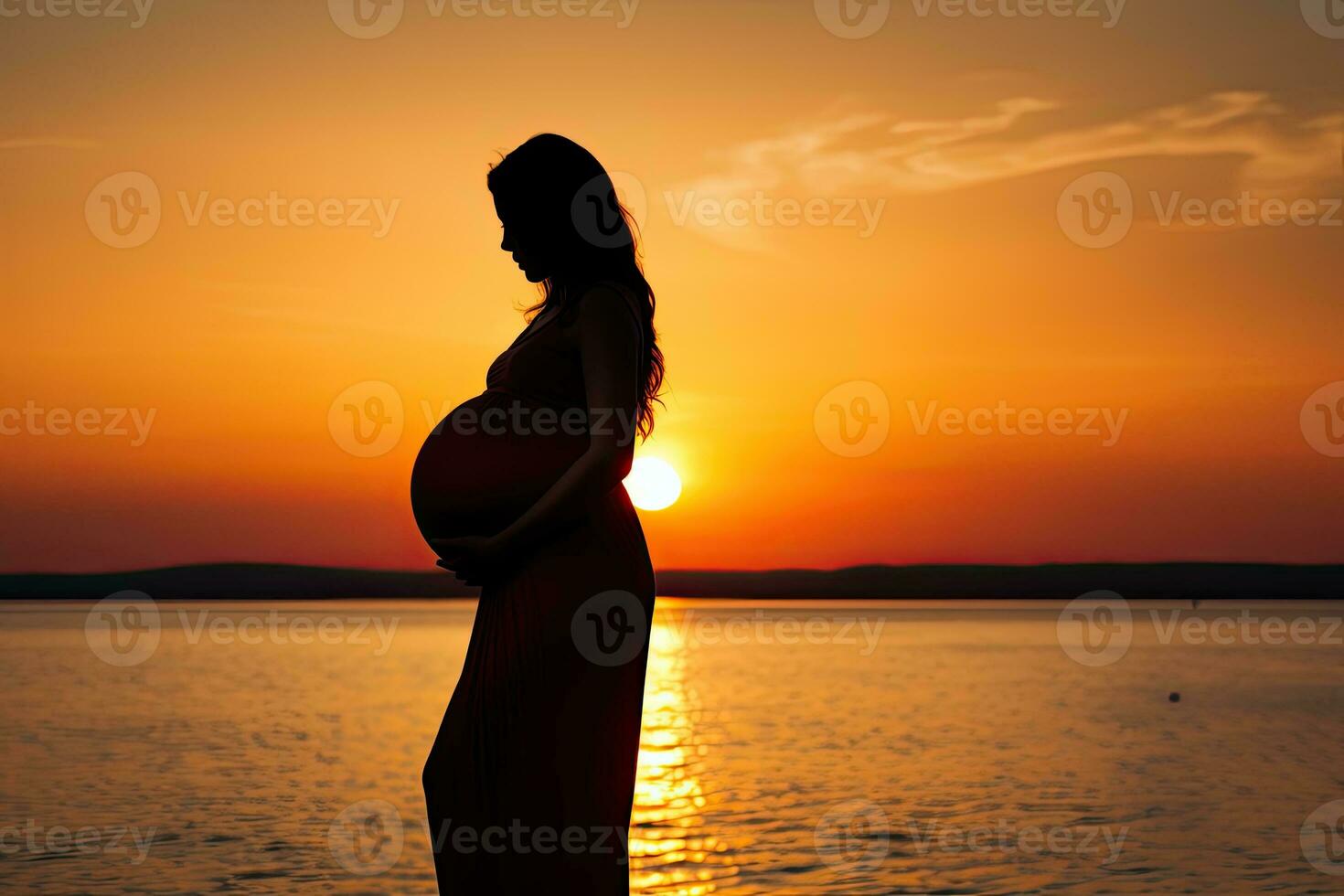 silhueta do uma grávida mulher em a de praia às pôr do sol. ai gerado foto