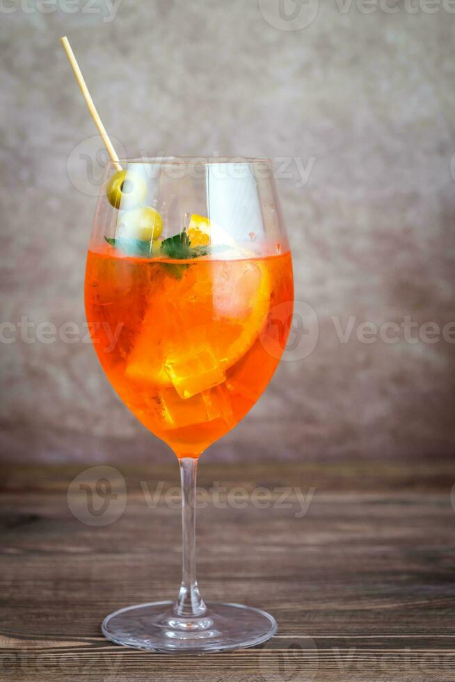 copo de coquetel de aperol spritz foto