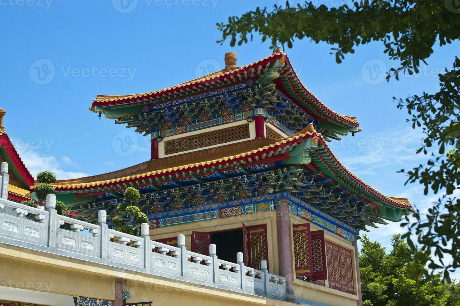 chinês têmpora dentro tailândia, a céu brilhante. foto