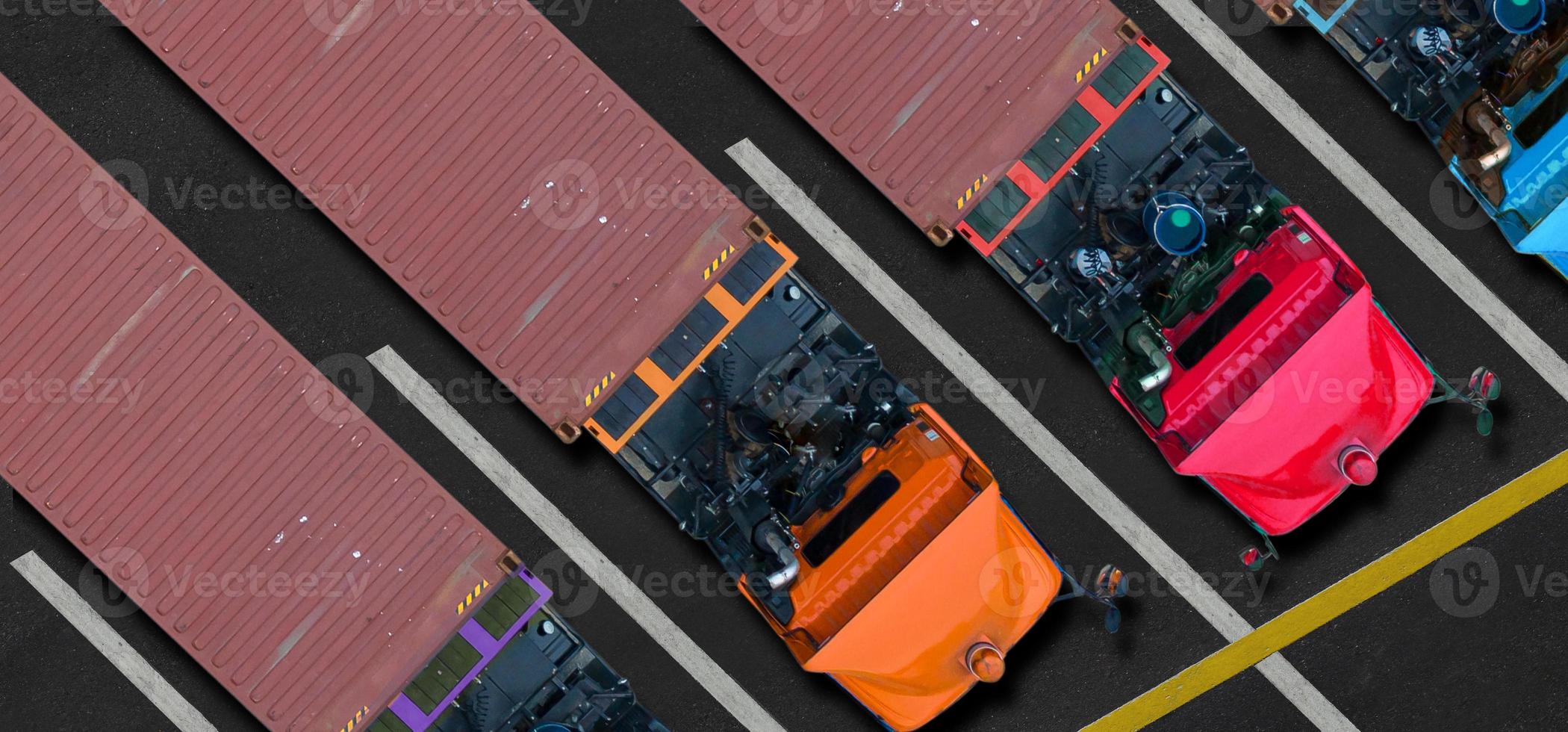 vista aérea superior de caminhões no estacionamento foto