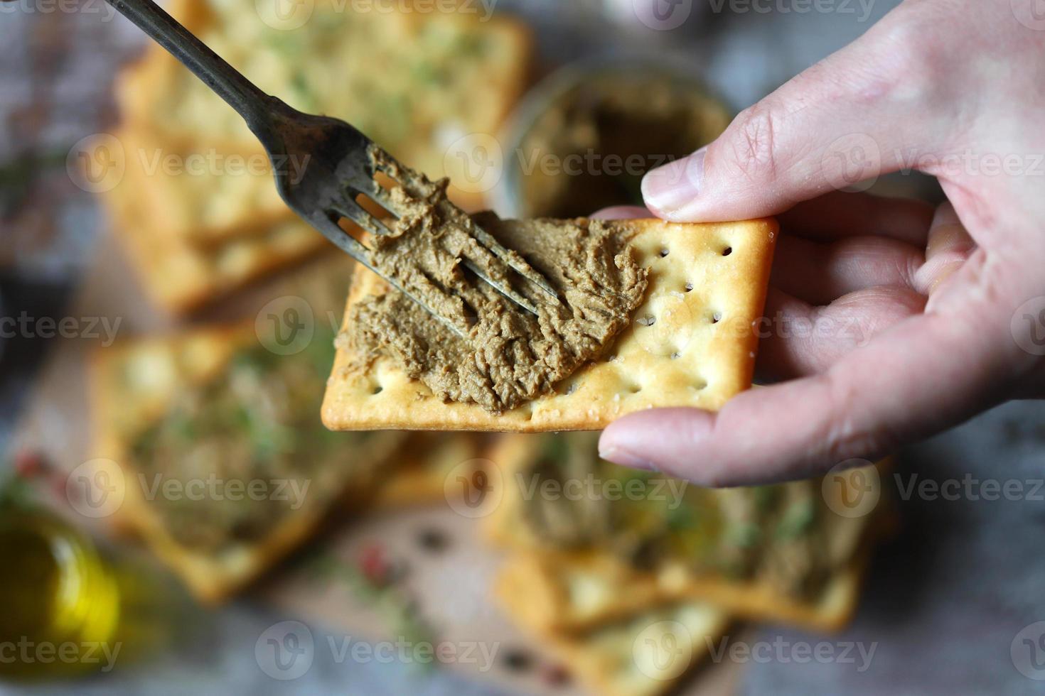 patê de fígado caseiro. delicioso patê caseiro com especiarias e ervas foto