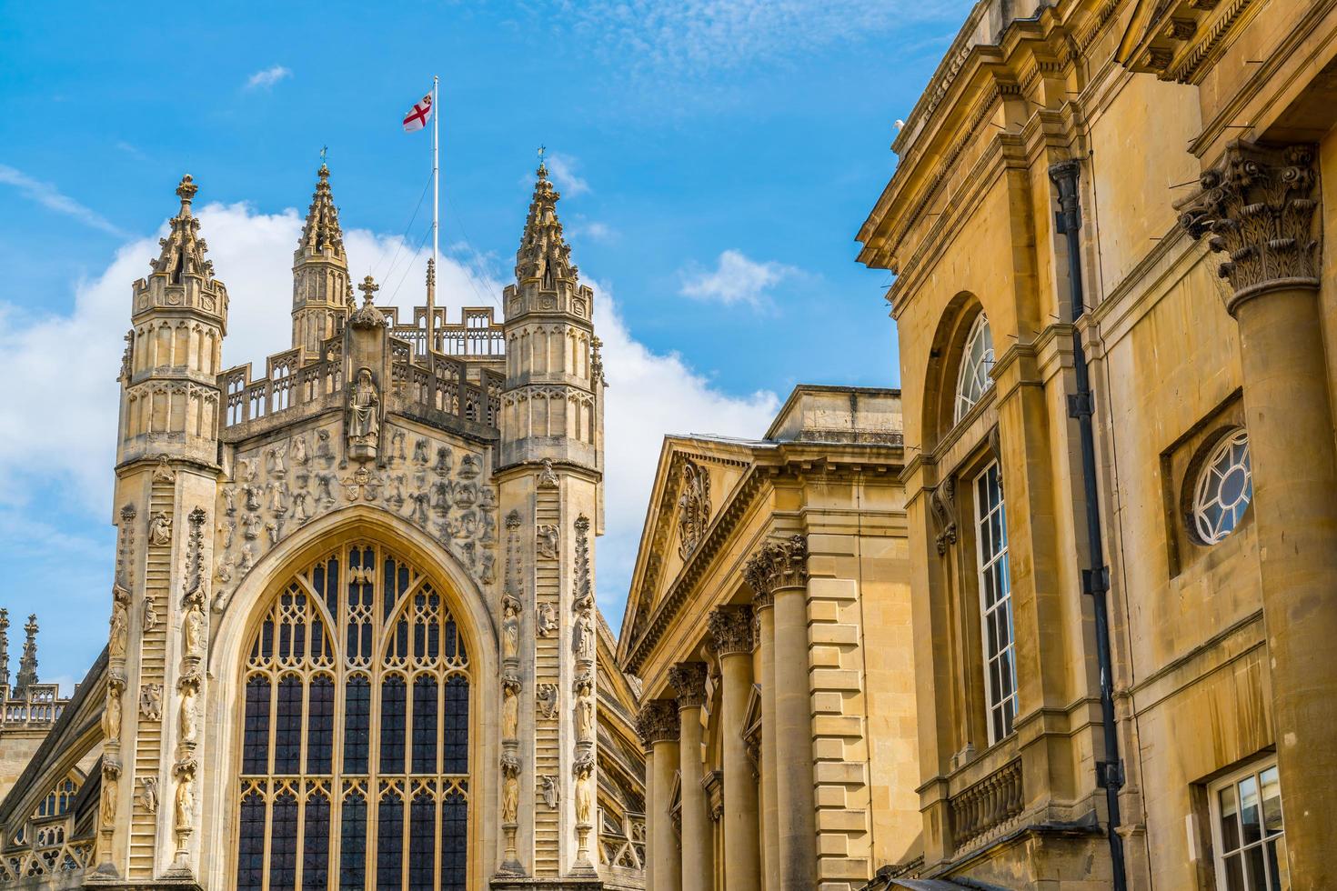 a igreja da abadia de saint peter e saint paul, bath, comumente conhecida como bath abbey, somerset inglaterra foto