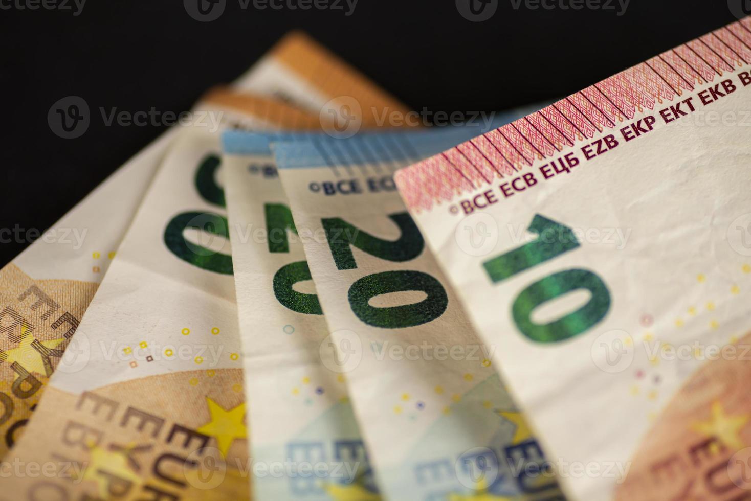 notas de moeda de euro diferente foto