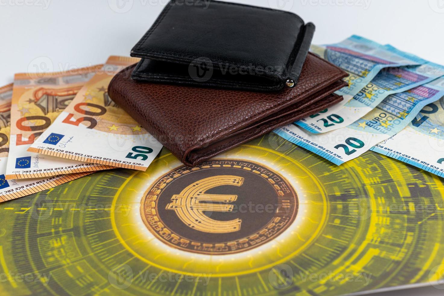 Notas de 20 e 50 euros com símbolo monetário e carteira foto