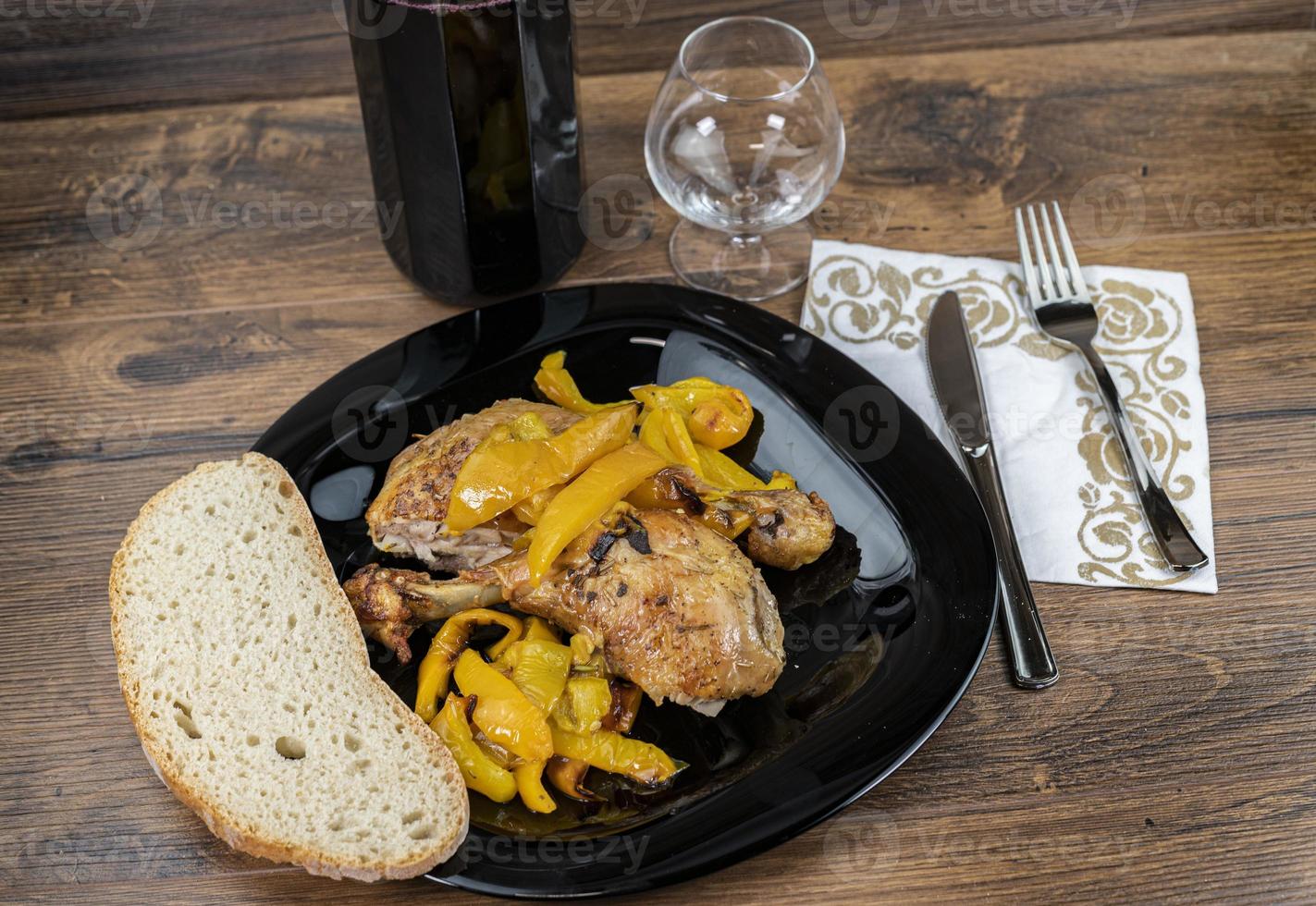 coxas de frango e pimentão amarelo foto