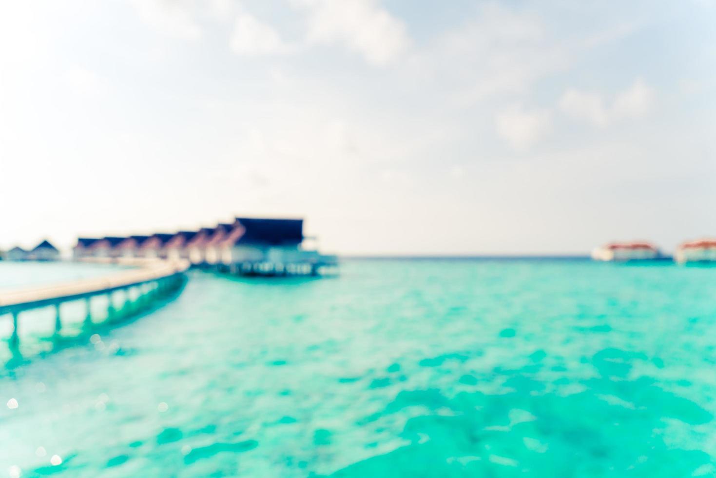 Resumo desfocar praia tropical e mar nas maldivas para o fundo foto