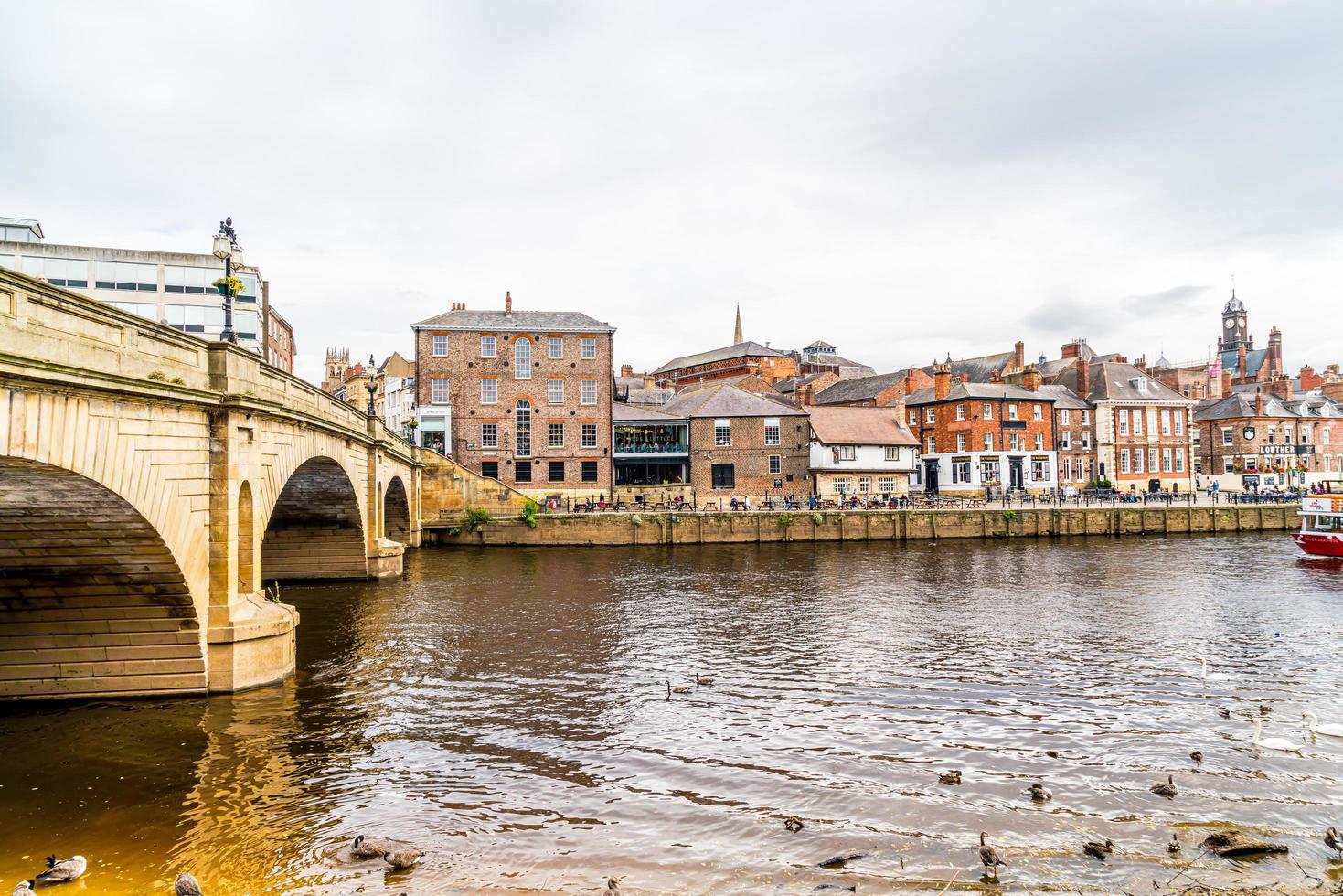 york, yorkshire, reino unido - 3 de setembro de 2019 - cidade de york com rio ouse em york reino unido. foto