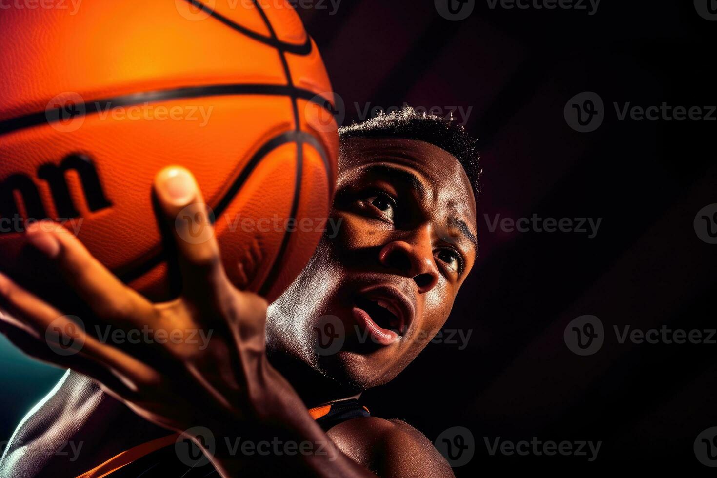 a trabalho em equipe e coordenação do uma masculino basquetebol jogador Como ele vai para uma enterrado durante uma jogo. generativo ai foto