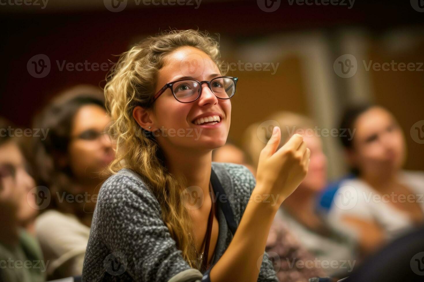 uma jovem fêmea conferencista e dela alunos dentro uma fechar - acima tiro durante uma seminário ou oficina. generativo ai foto